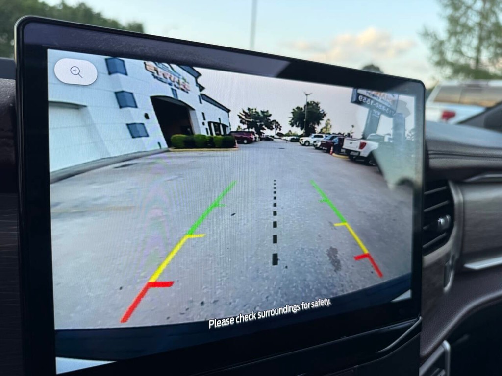 Ford Expedition Max Vehicle Full-screen Gallery Image 26