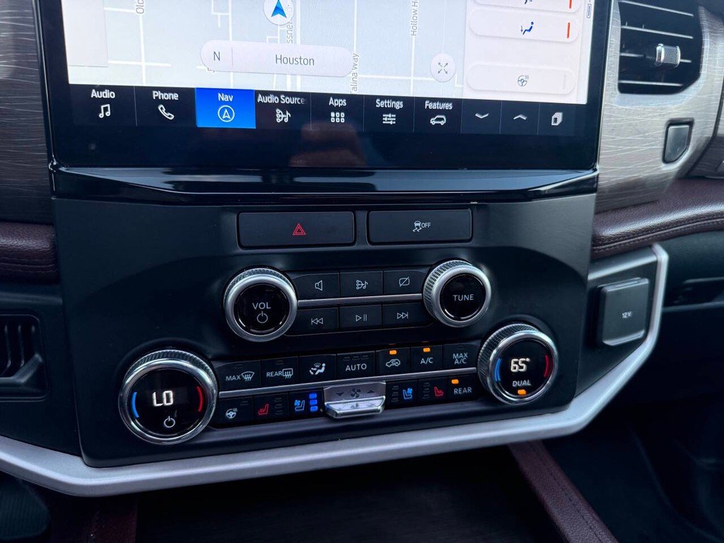 Ford Expedition Max Vehicle Full-screen Gallery Image 27