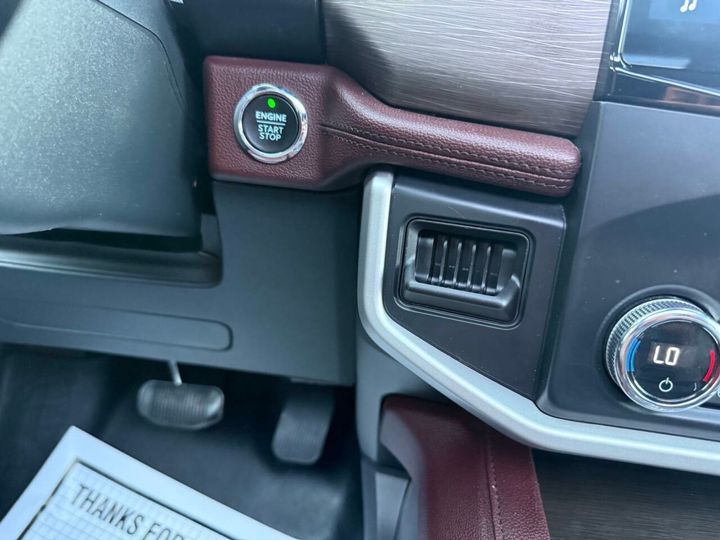 Ford Expedition Max Vehicle Full-screen Gallery Image 29