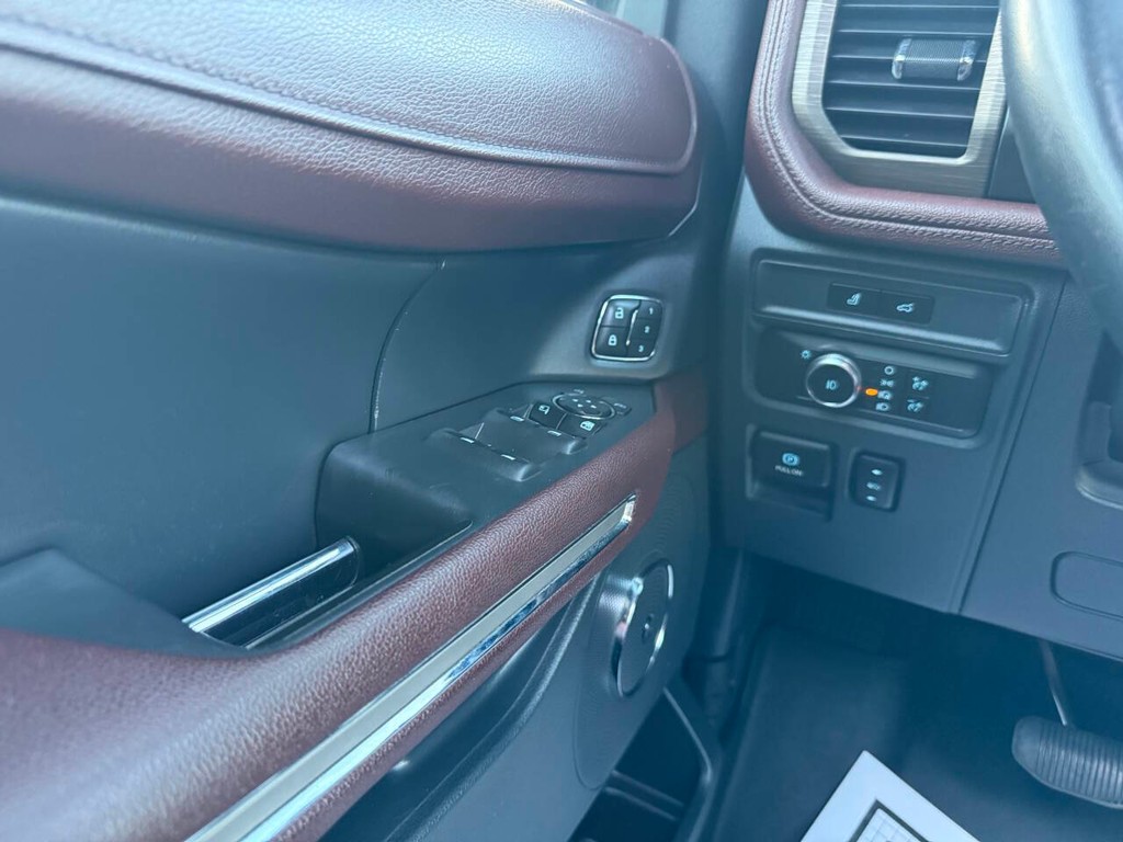 Ford Expedition Max Vehicle Full-screen Gallery Image 32