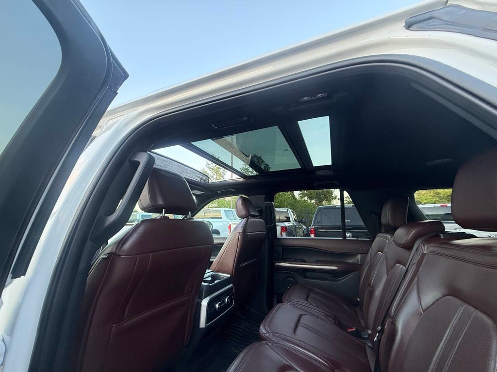 Ford Expedition Max Vehicle Full-screen Gallery Image 34