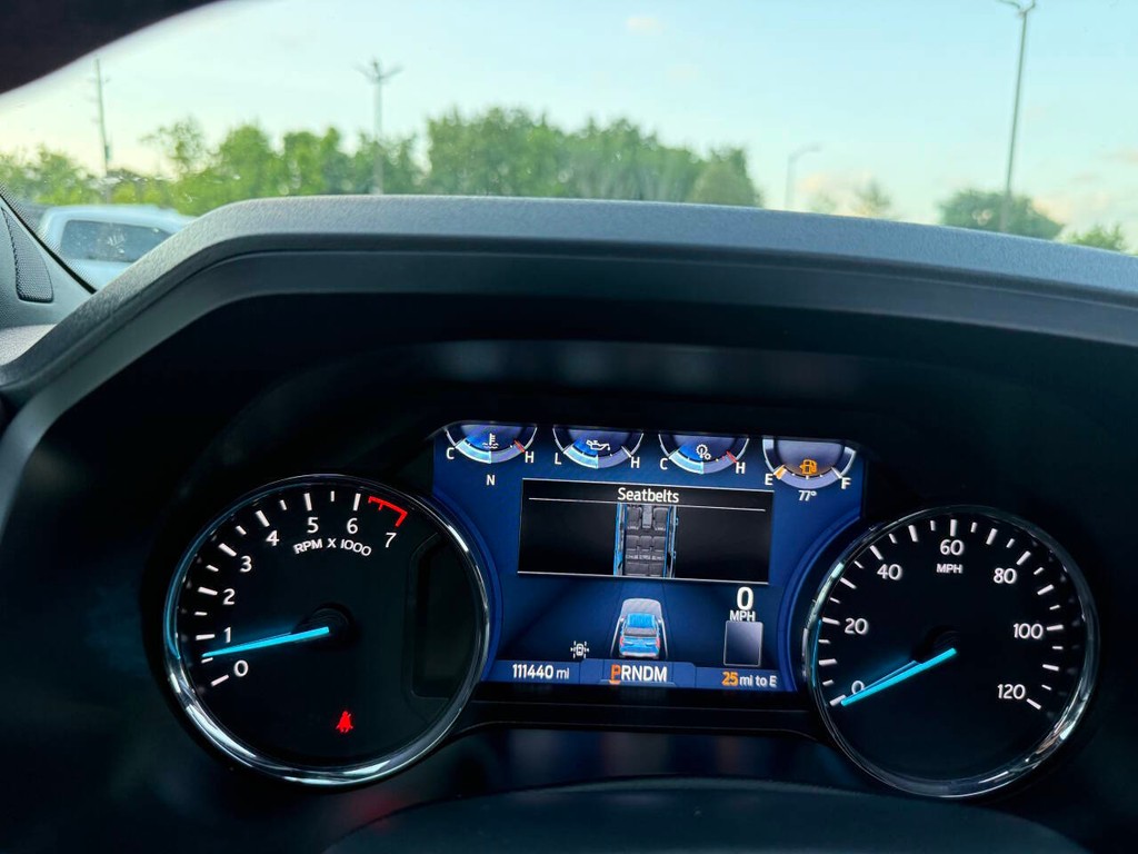 Ford Expedition Max Vehicle Full-screen Gallery Image 35