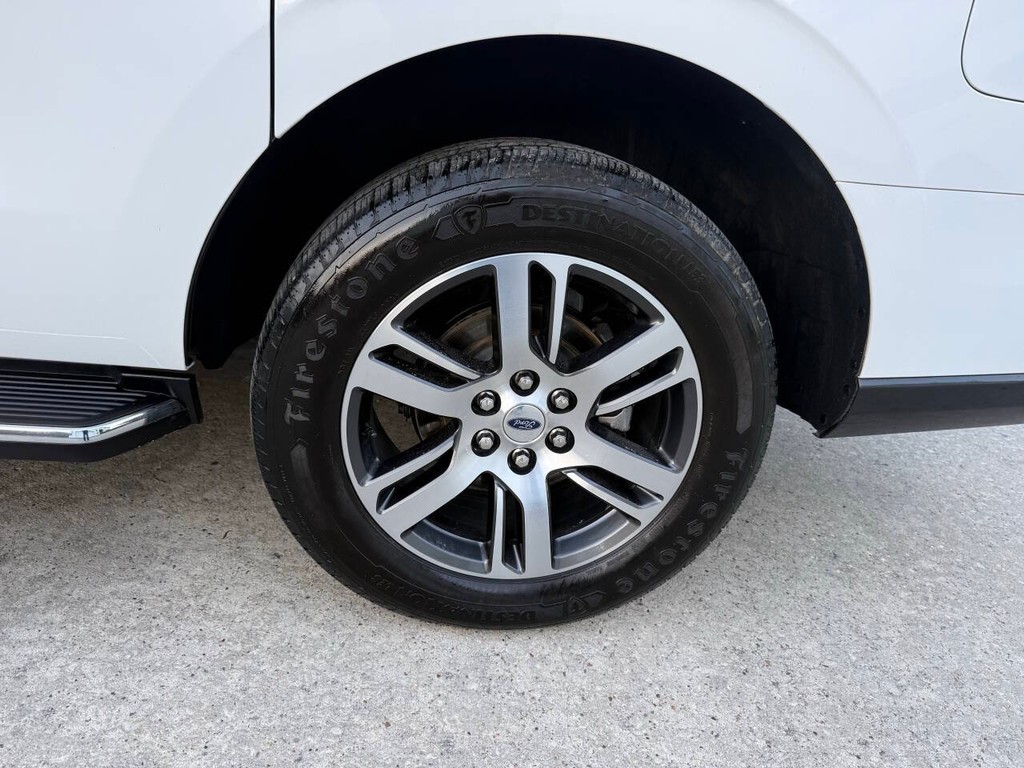 Ford Expedition Max Vehicle Full-screen Gallery Image 39