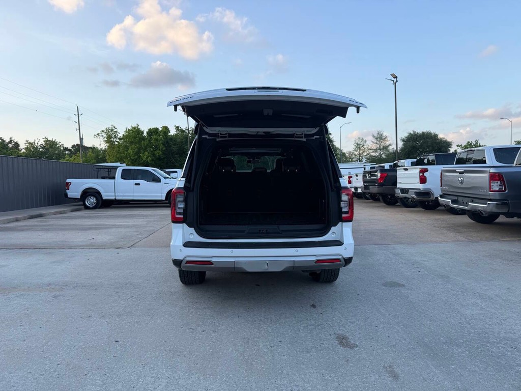 Ford Expedition Max Vehicle Full-screen Gallery Image 40