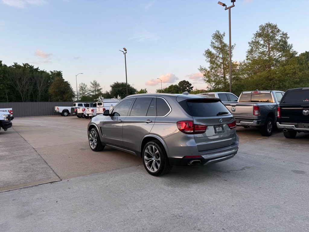 BMW X5 Vehicle Full-screen Gallery Image 04