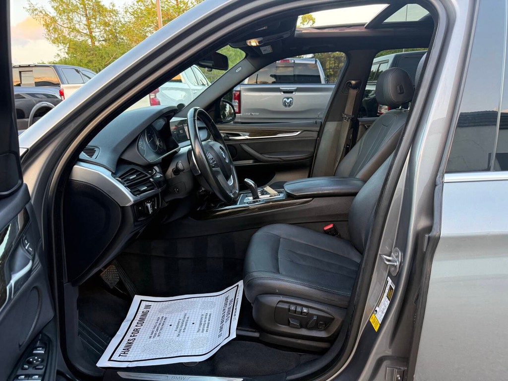 BMW X5 Vehicle Full-screen Gallery Image 07