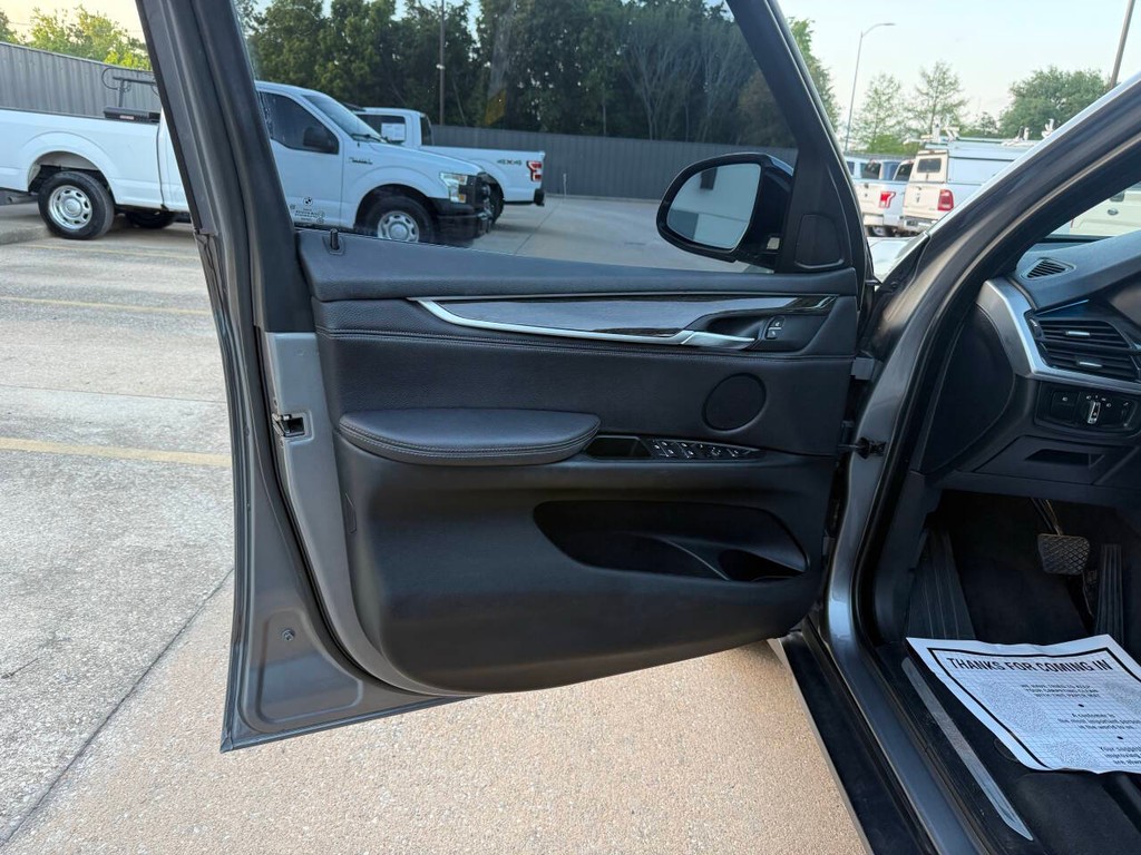 BMW X5 Vehicle Full-screen Gallery Image 08