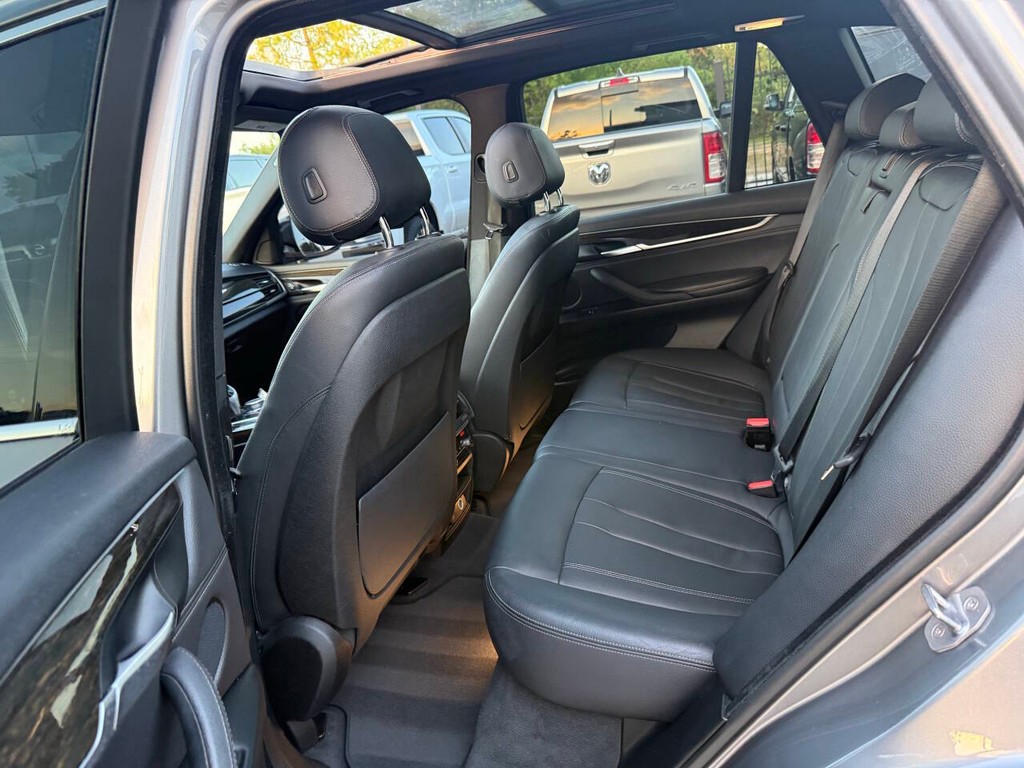 BMW X5 Vehicle Full-screen Gallery Image 13