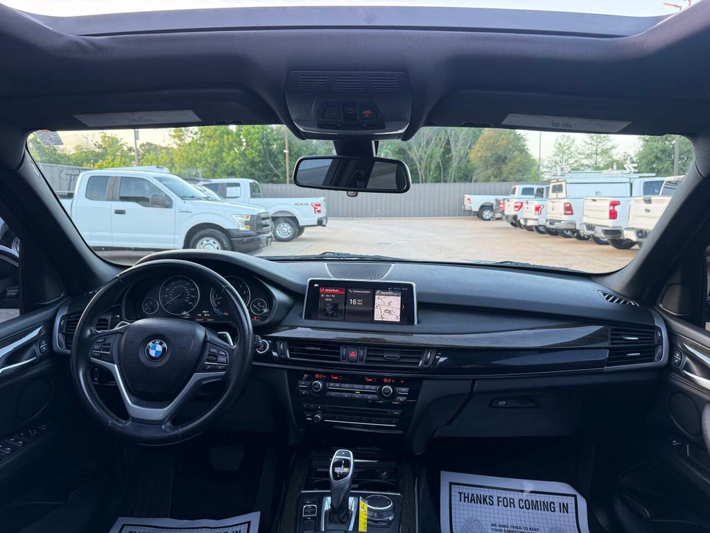 BMW X5 Vehicle Full-screen Gallery Image 17