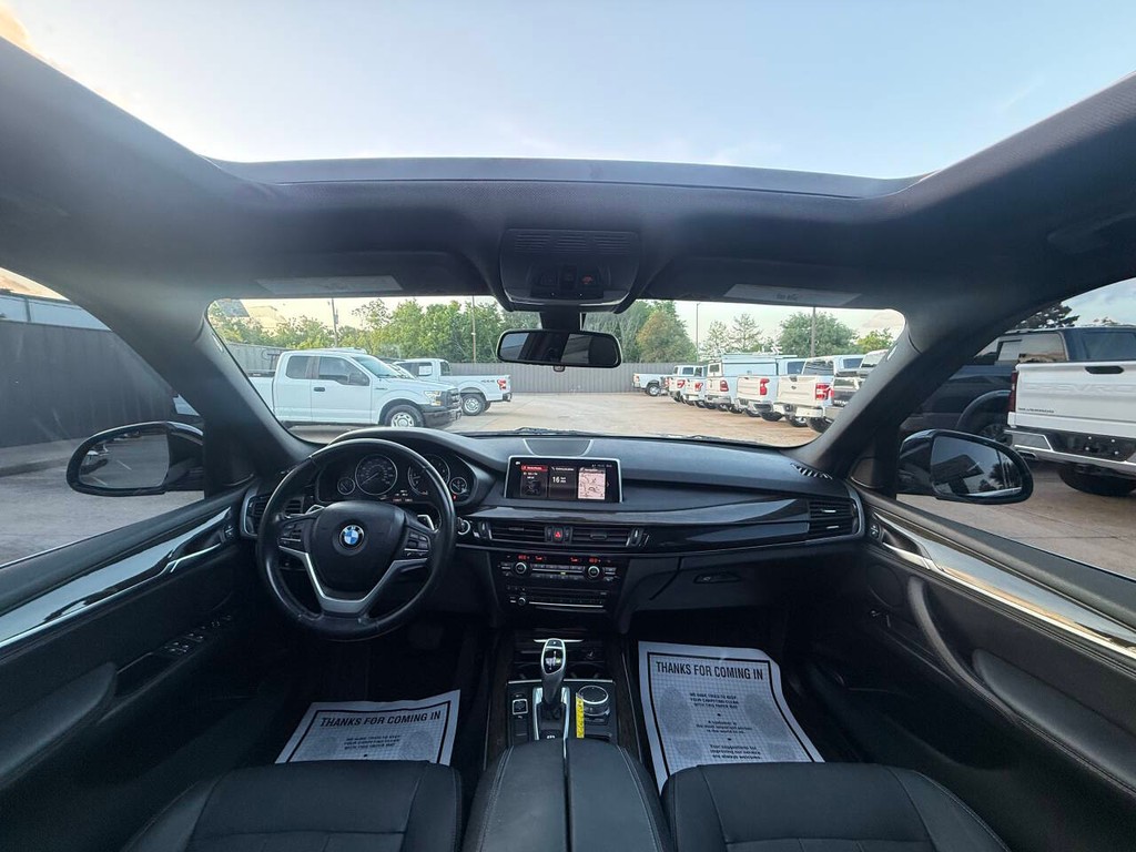 BMW X5 Vehicle Full-screen Gallery Image 18