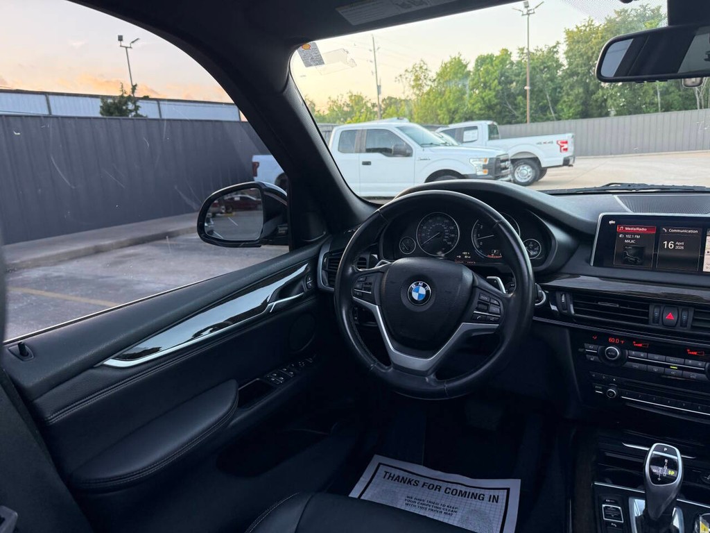 BMW X5 Vehicle Full-screen Gallery Image 19