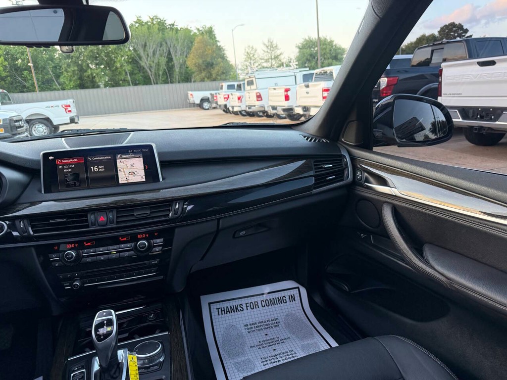 BMW X5 Vehicle Full-screen Gallery Image 20