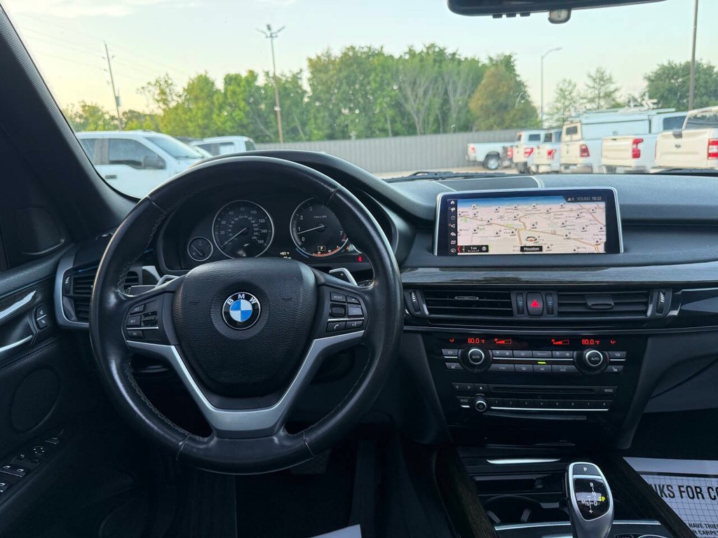 BMW X5 Vehicle Full-screen Gallery Image 21