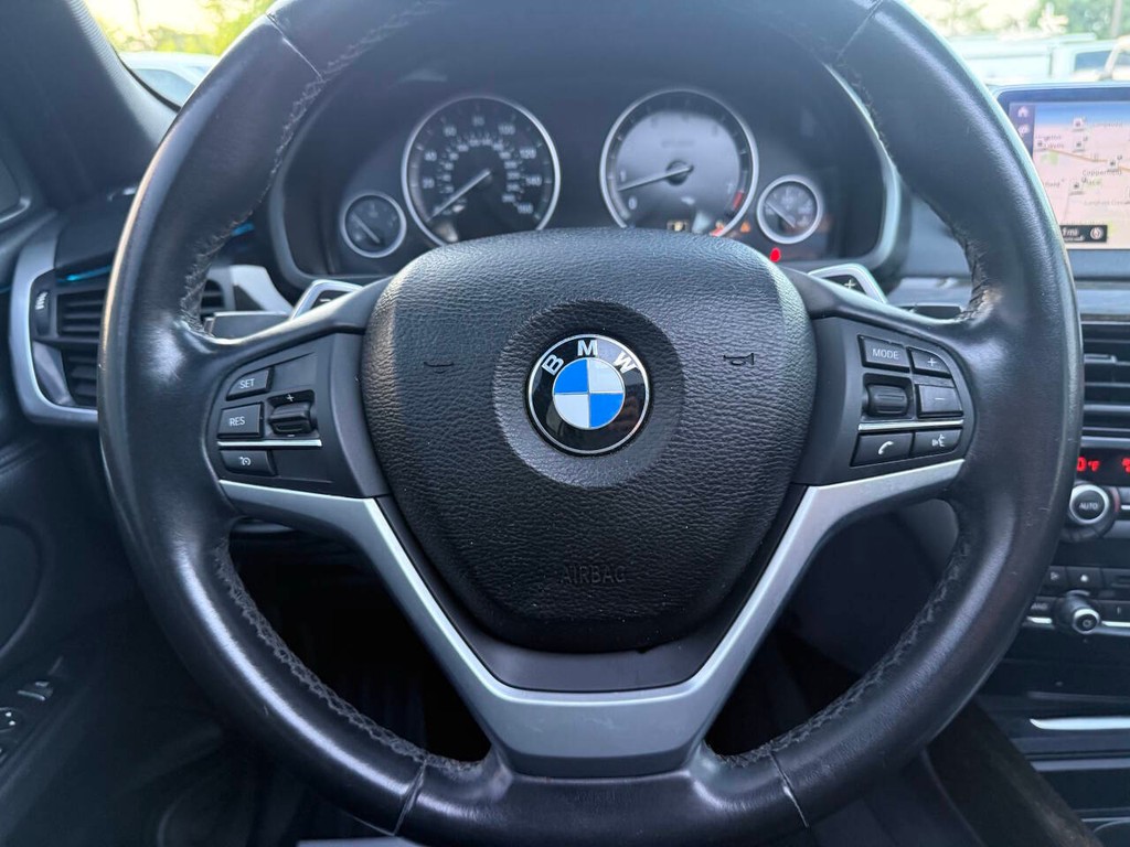 BMW X5 Vehicle Full-screen Gallery Image 23