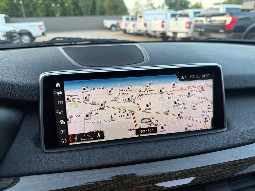 BMW X5 Vehicle Full-screen Gallery Image 24