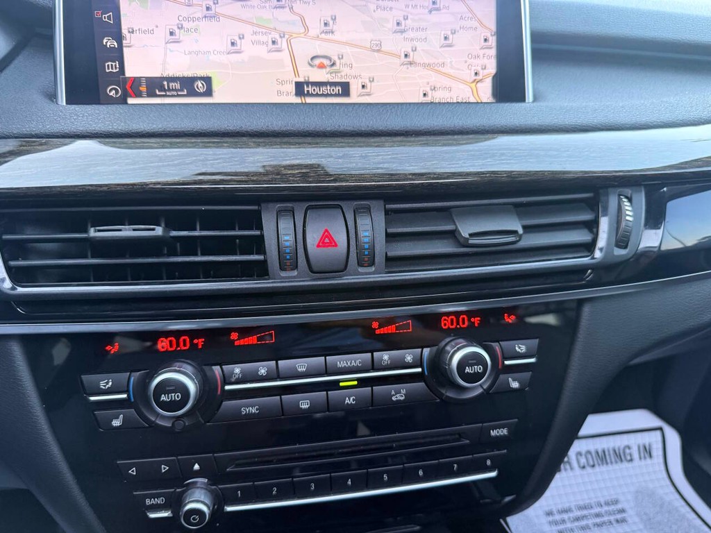 BMW X5 Vehicle Full-screen Gallery Image 26