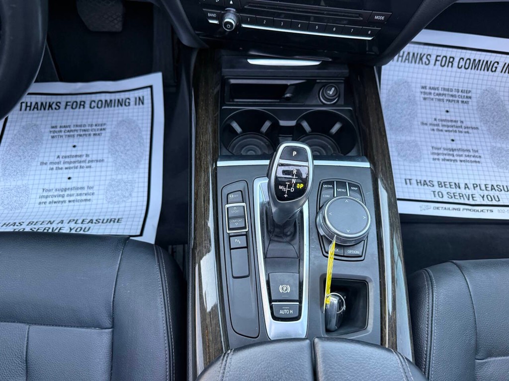 BMW X5 Vehicle Full-screen Gallery Image 29