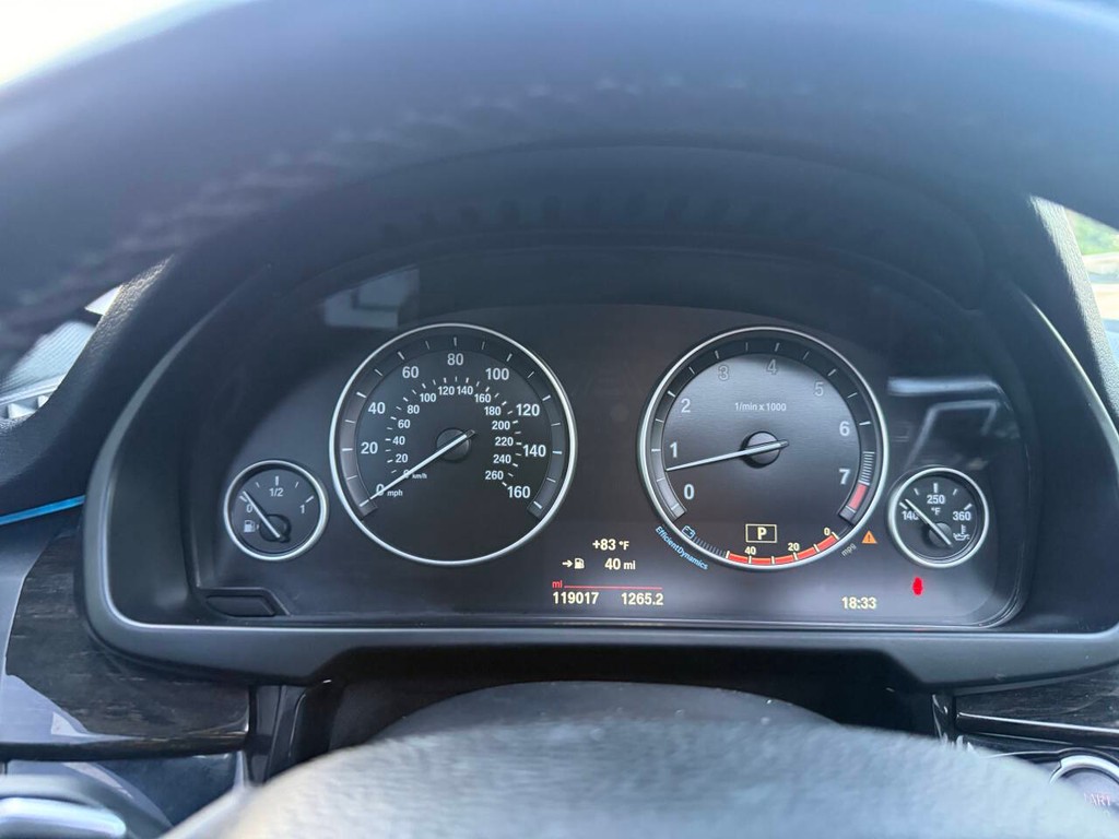 BMW X5 Vehicle Full-screen Gallery Image 33