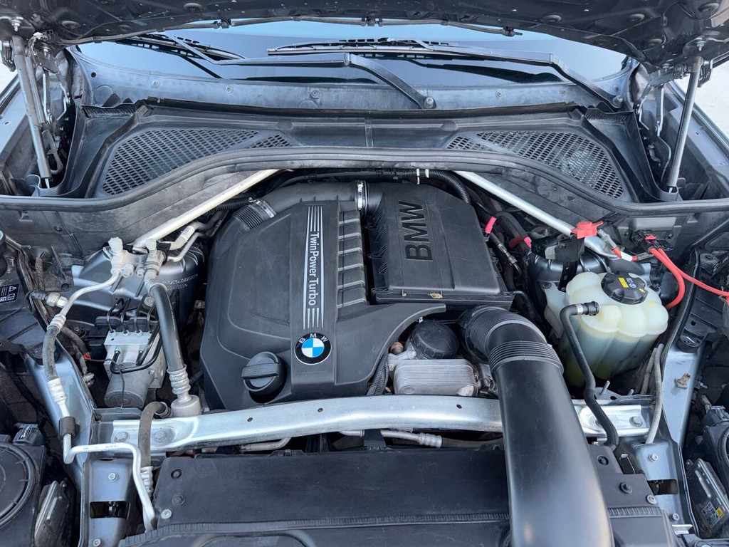 BMW X5 Vehicle Full-screen Gallery Image 36