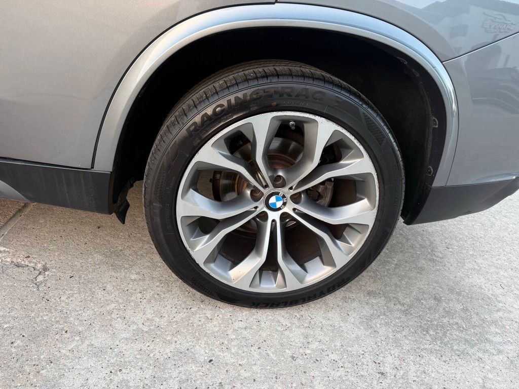 BMW X5 Vehicle Full-screen Gallery Image 37