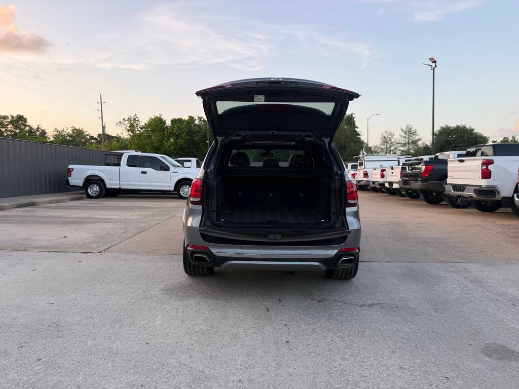 BMW X5 Vehicle Full-screen Gallery Image 38