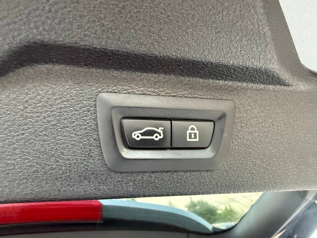 BMW X5 Vehicle Full-screen Gallery Image 39