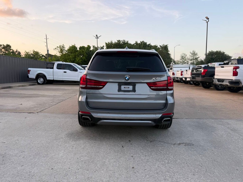 BMW X5 Vehicle Full-screen Gallery Image 40