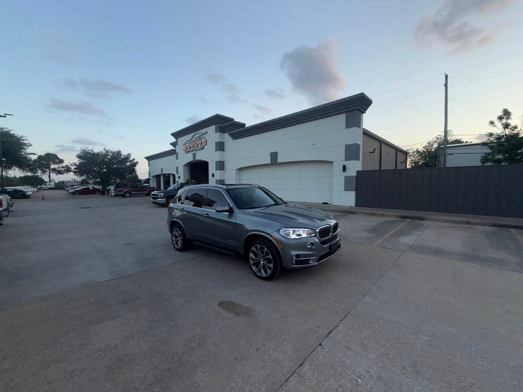 BMW X5 Vehicle Full-screen Gallery Image 46