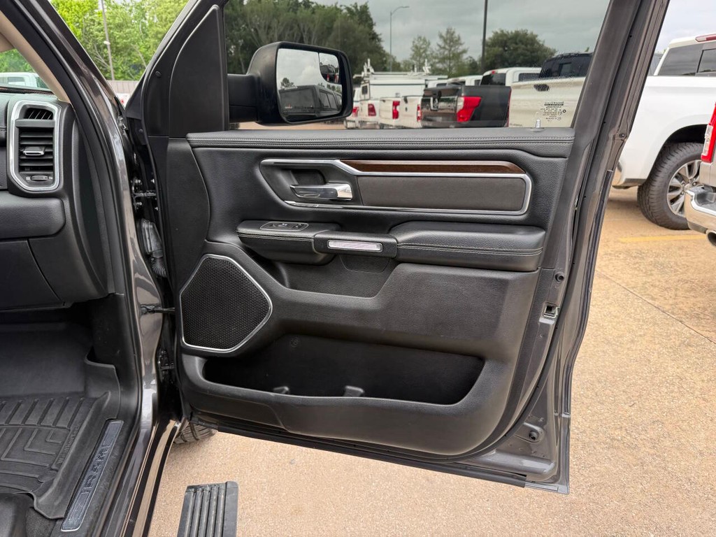 Ram 1500 Vehicle Full-screen Gallery Image 11