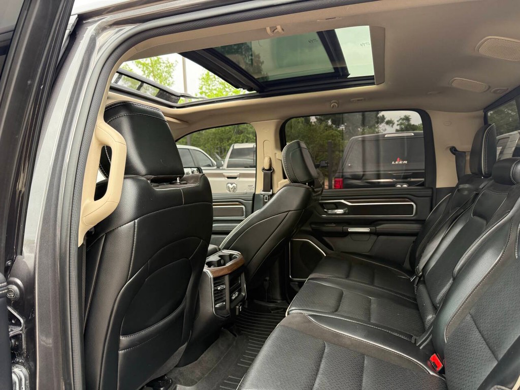 Ram 1500 Vehicle Full-screen Gallery Image 12