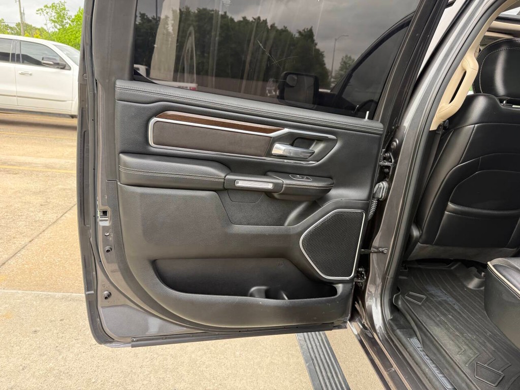 Ram 1500 Vehicle Full-screen Gallery Image 14