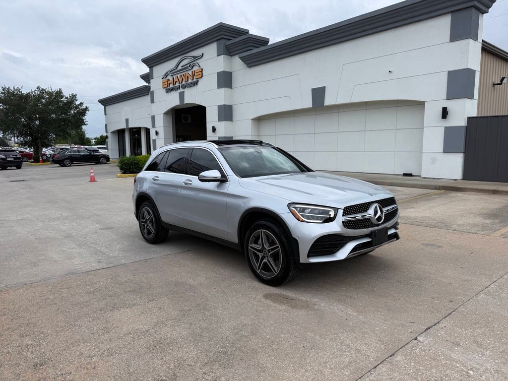Mercedes-Benz GLC Vehicle Full-screen Gallery Image 02