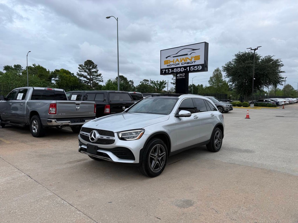 Mercedes-Benz GLC Vehicle Full-screen Gallery Image 03