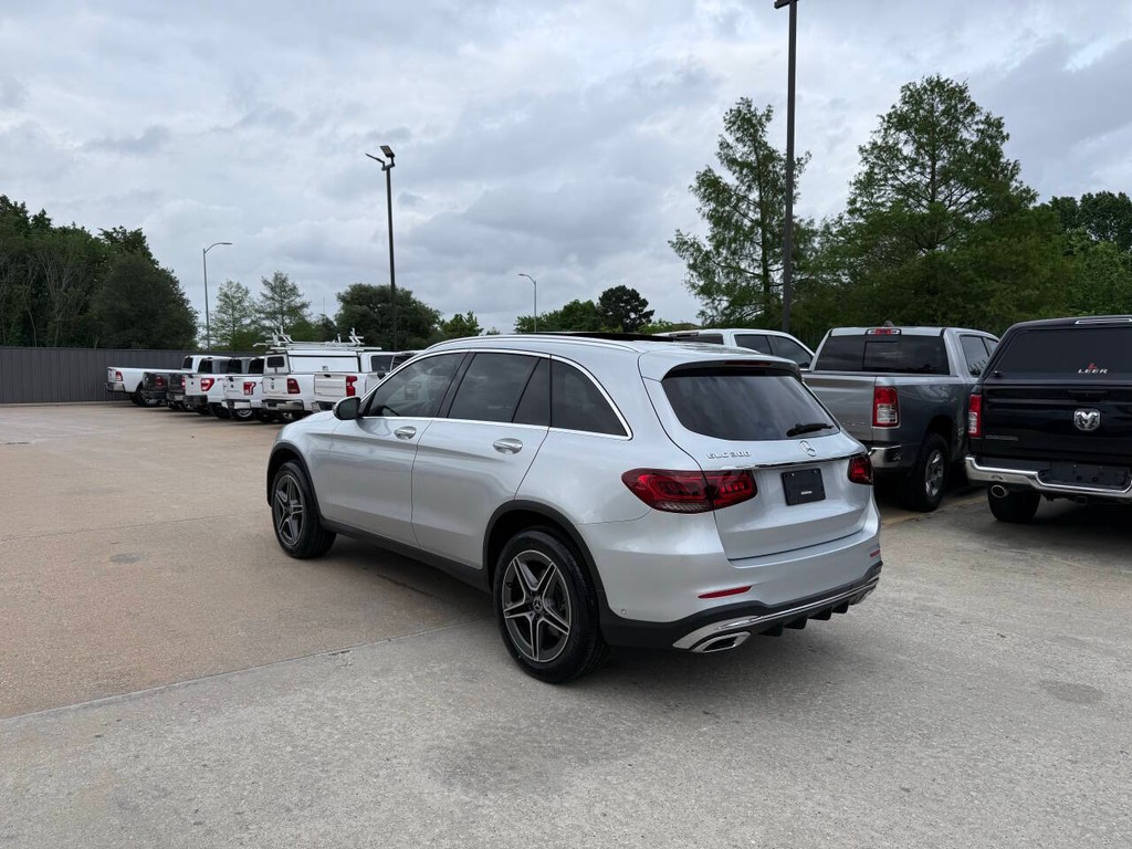 Mercedes-Benz GLC Vehicle Full-screen Gallery Image 04