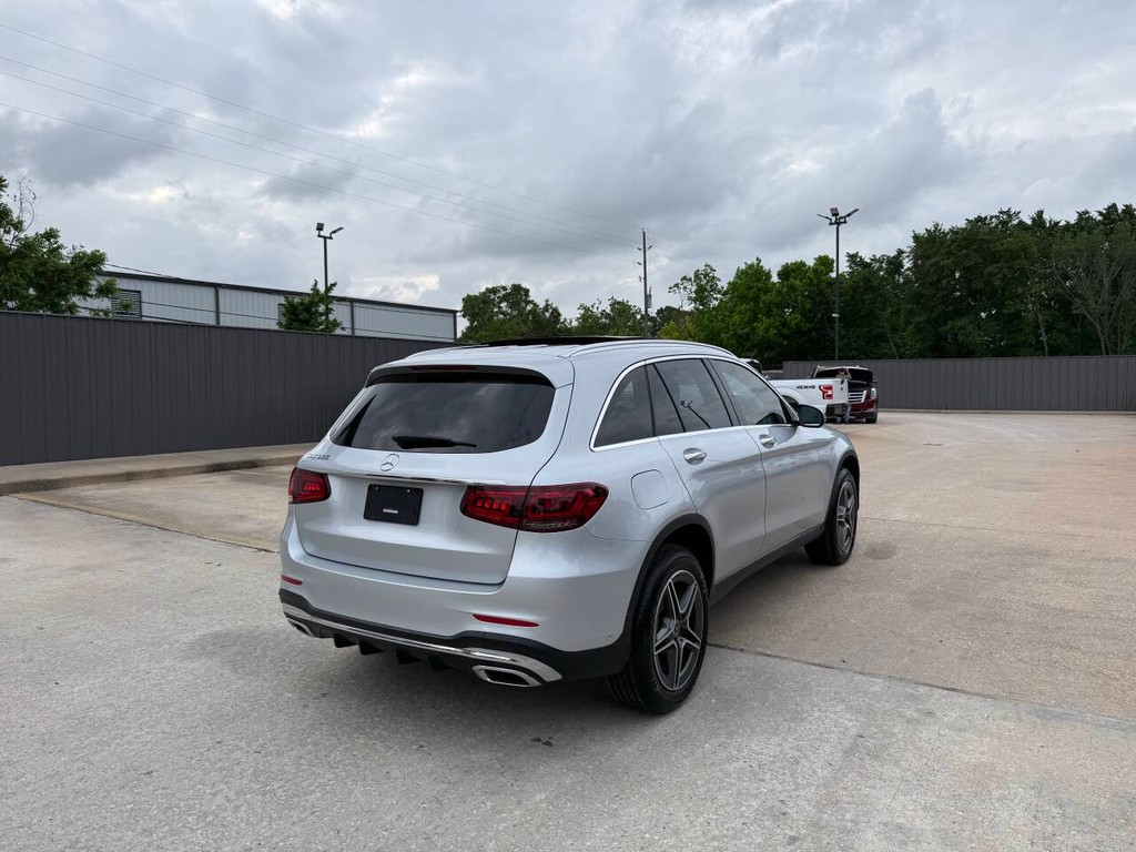Mercedes-Benz GLC Vehicle Full-screen Gallery Image 05