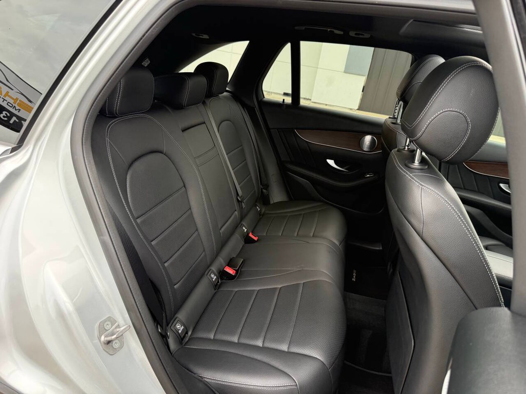 Mercedes-Benz GLC Vehicle Full-screen Gallery Image 15