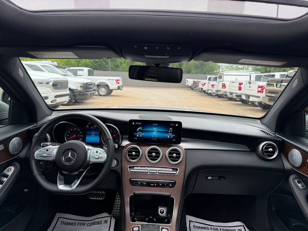 Mercedes-Benz GLC Vehicle Full-screen Gallery Image 17