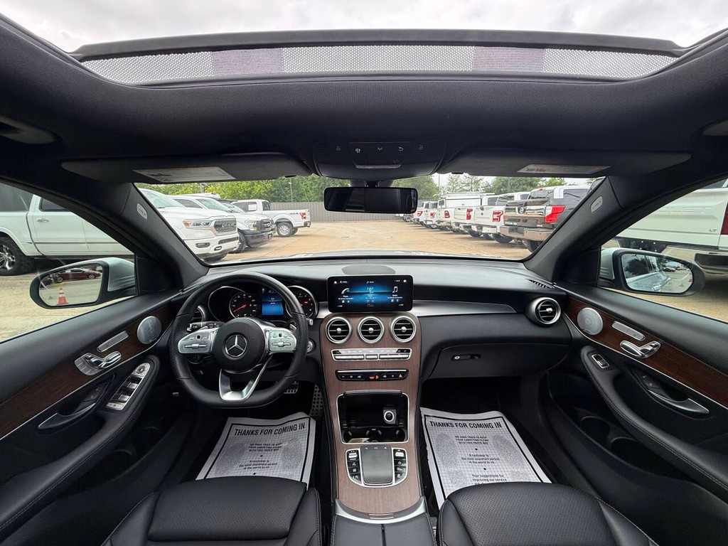 Mercedes-Benz GLC Vehicle Full-screen Gallery Image 18