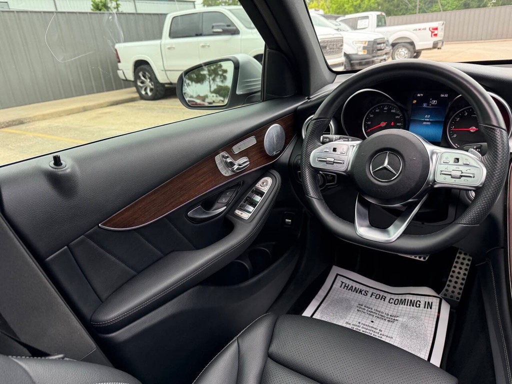 Mercedes-Benz GLC Vehicle Full-screen Gallery Image 19