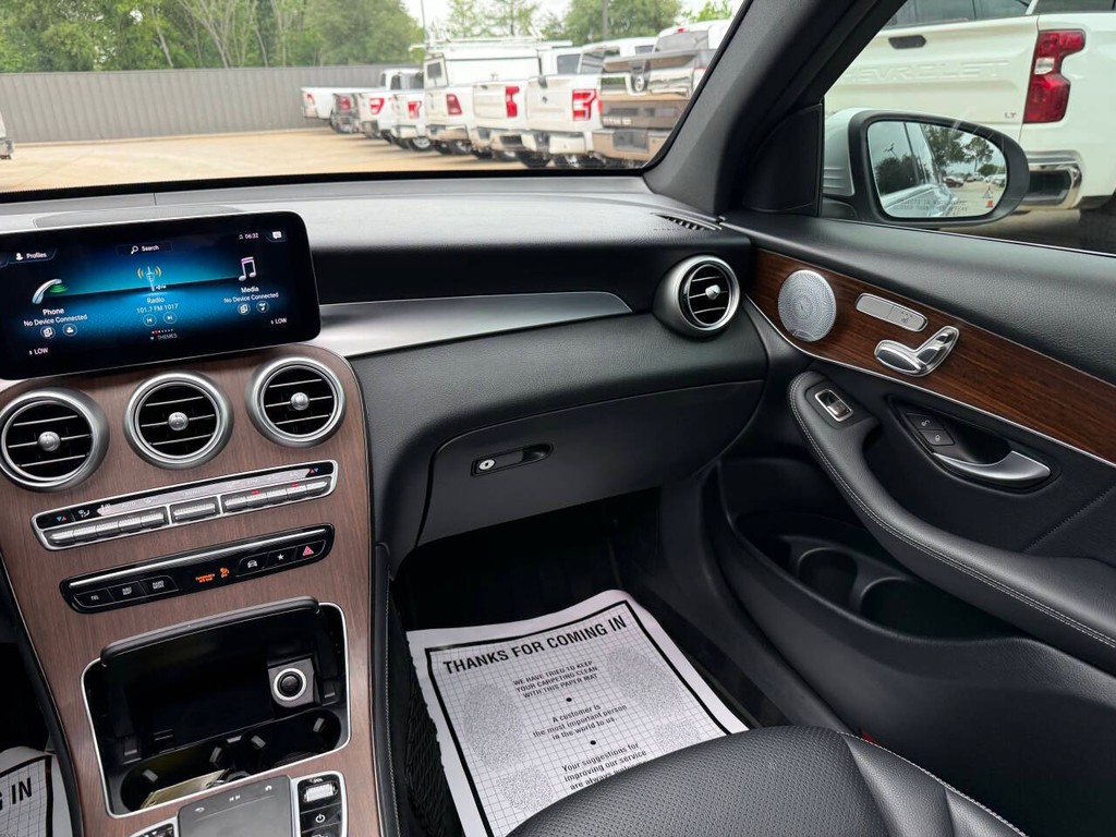 Mercedes-Benz GLC Vehicle Full-screen Gallery Image 20