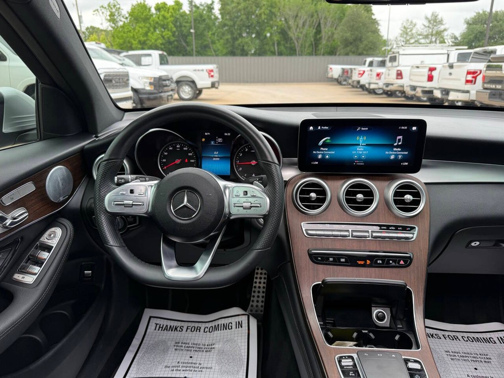 Mercedes-Benz GLC Vehicle Full-screen Gallery Image 21