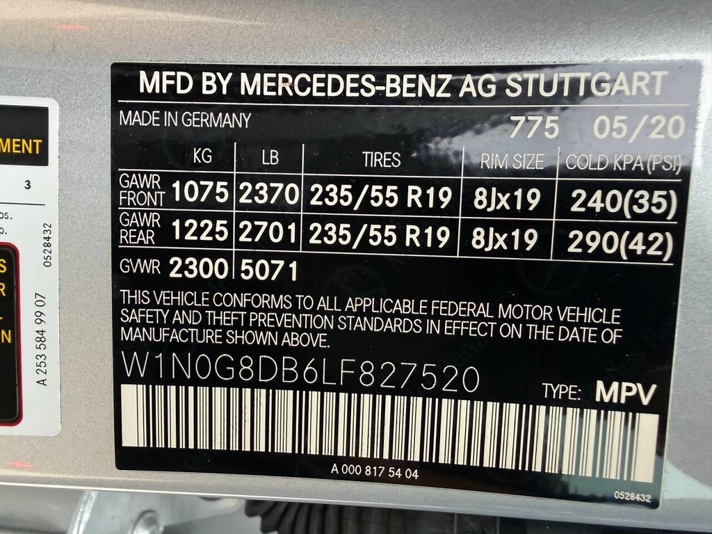 Mercedes-Benz GLC Vehicle Full-screen Gallery Image 31