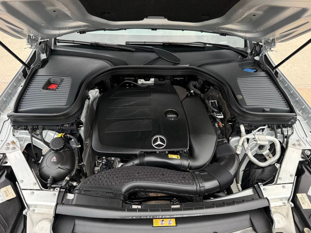 Mercedes-Benz GLC Vehicle Full-screen Gallery Image 32