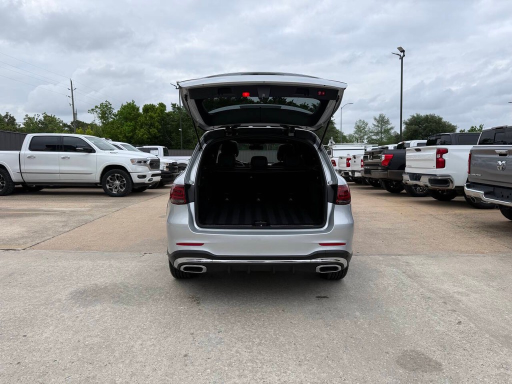 Mercedes-Benz GLC Vehicle Full-screen Gallery Image 34