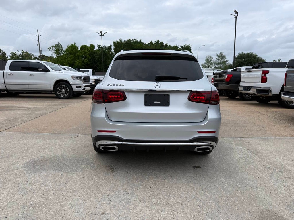 Mercedes-Benz GLC Vehicle Full-screen Gallery Image 36