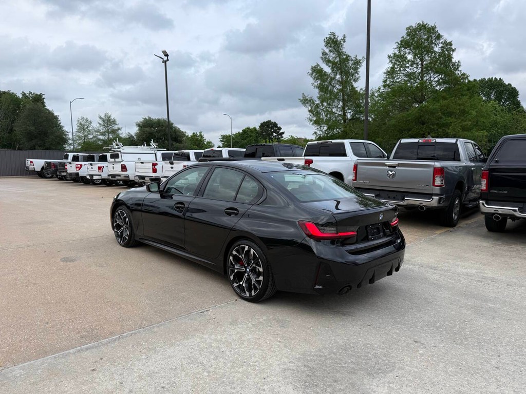 BMW 3 Series Vehicle Full-screen Gallery Image 04