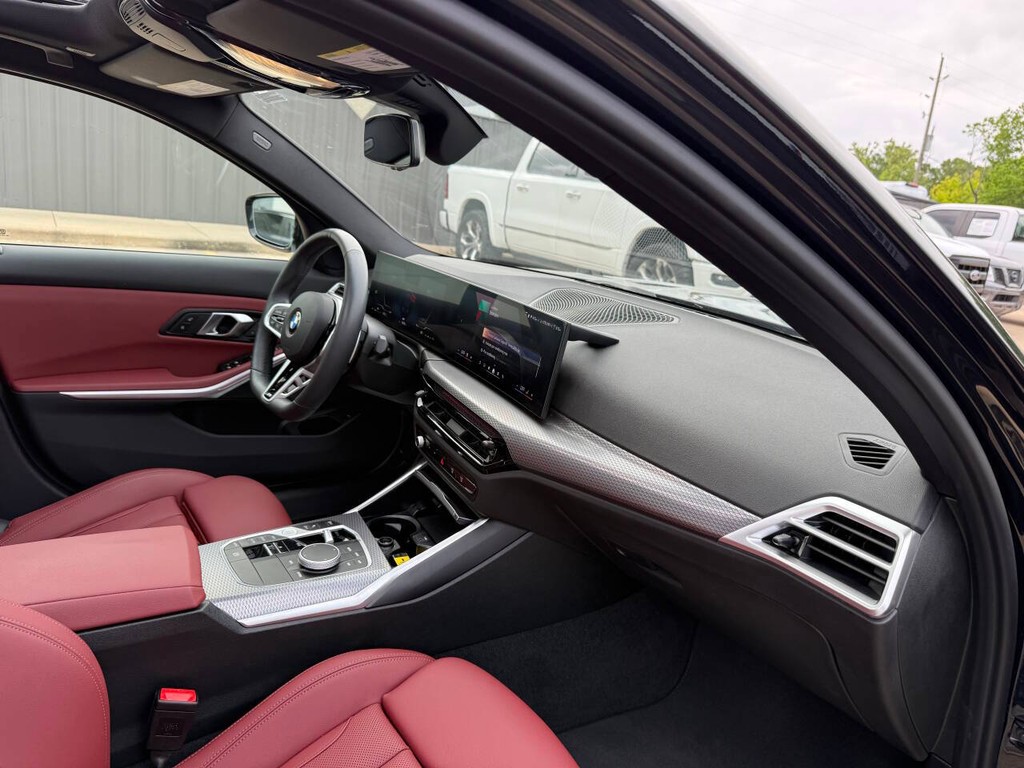 BMW 3 Series Vehicle Full-screen Gallery Image 09