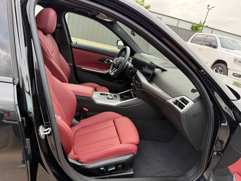 BMW 3 Series Vehicle Full-screen Gallery Image 10