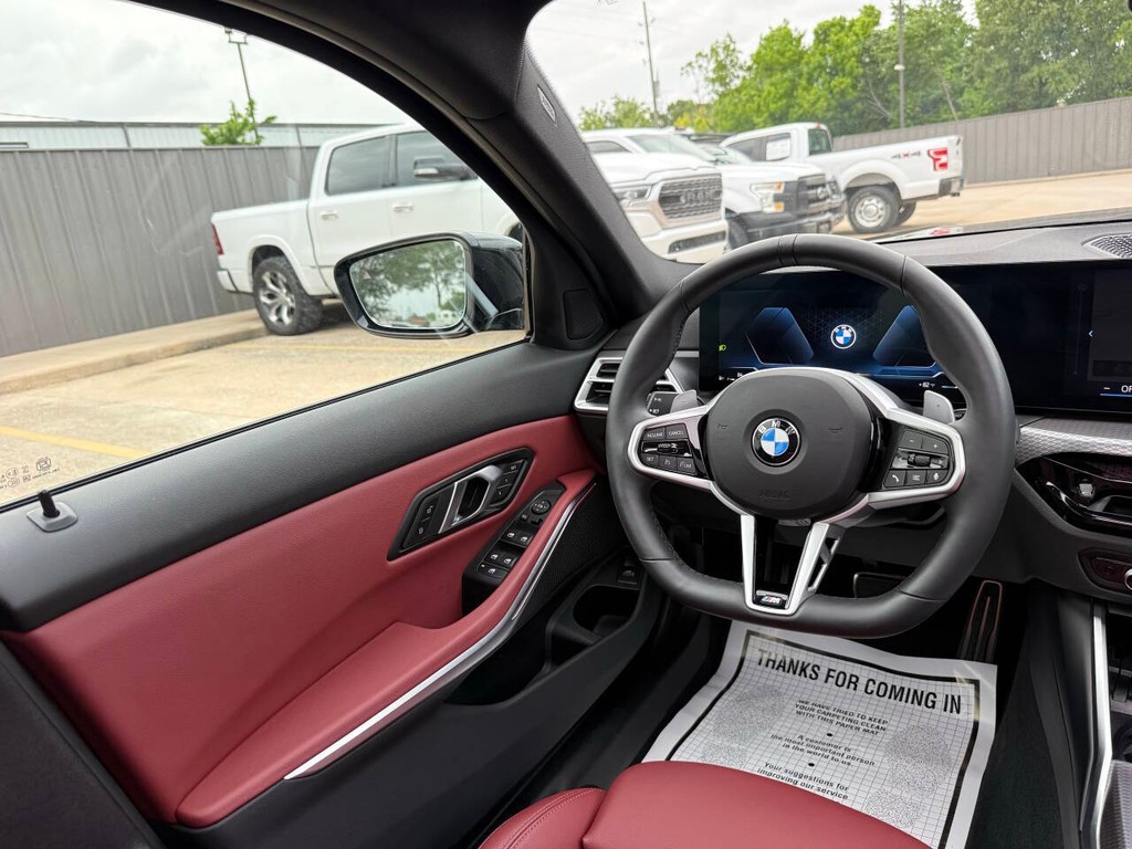 BMW 3 Series Vehicle Full-screen Gallery Image 19