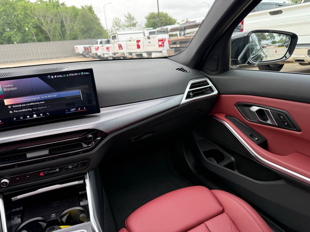 BMW 3 Series Vehicle Full-screen Gallery Image 20